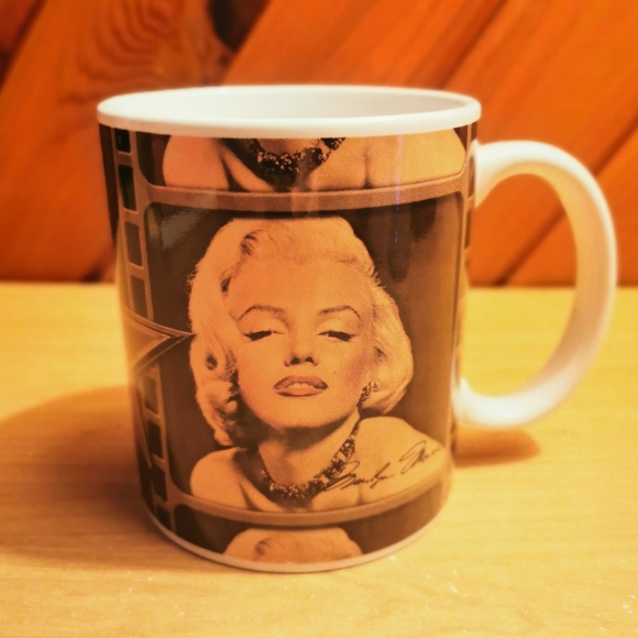 Marilyn Monroe Mug - Picture 1 of 7